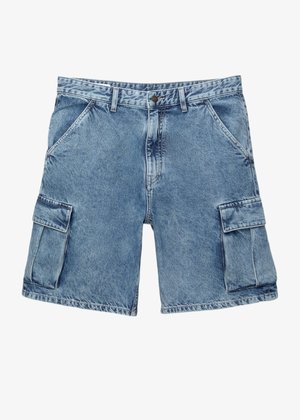 Modré denimové cargo šortky s pěti kapsami, včetně dvou bočních cargo kapes. Tkanina má vybledlou texturu a rovný střih.