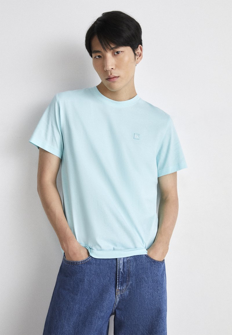 Calvin Klein Jeans EMBRO BADGE - Základné tričko - blue tint