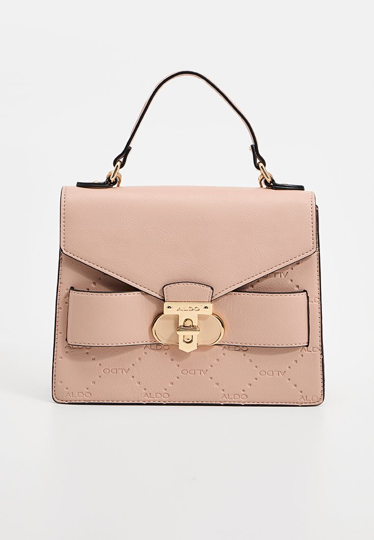 Borsa a tracolla in vegan leather rosa chiaro con chiusura oro, dettaglio a fiocco e logo in rilievo. Tracolla staccabile con accessori neri; forma strutturata.