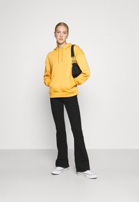 ONLY ONLJODA EVERY HOODIE - Camisola - golden spice