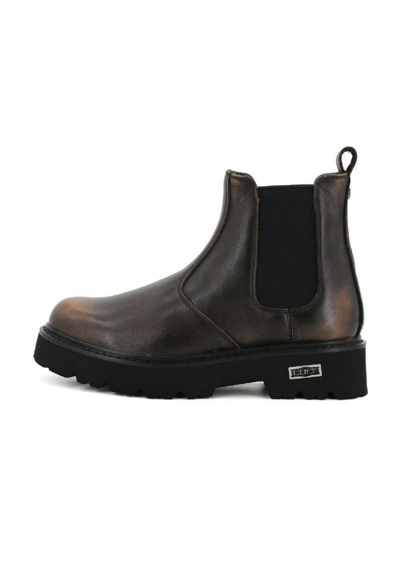 Brązowy skórzany butChelsea z elastycznymi panelami bocznymi, pętlą do zakładania oraz grubą czarną podeszwą z teksturowanym wzorem.