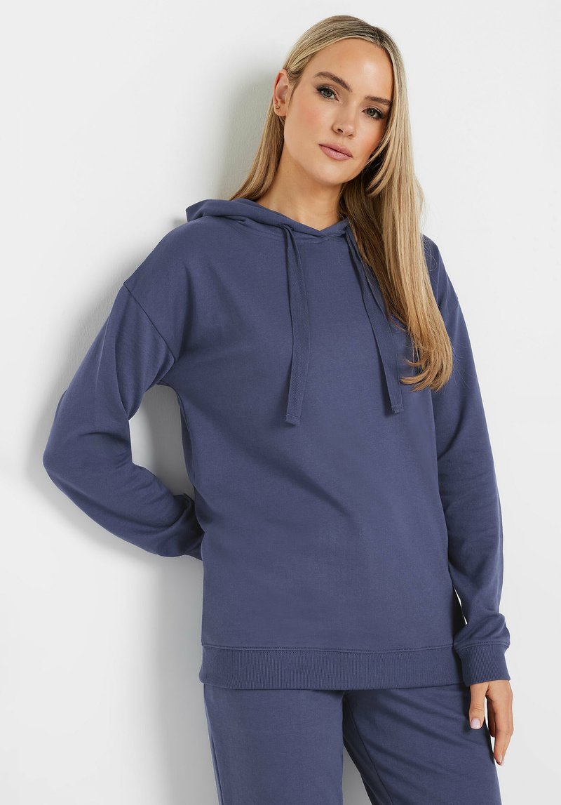 Marineblaues Hoodie aus einer weichen Baumwollmischung. Verfügt über eine geräumige Kapuze, lange Ärmel und einen gerippten Saum. Mit einer lockeren Passform gestaltet.