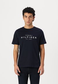 Tommy Hilfiger - BIG TEE - Print T-shirt - desert sky Thumbnail Image 1
