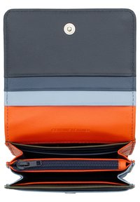 Portafoglio in vera pelle con interno tricolore: blu navy, azzurro chiaro e arancione. Include scomparti per carte e un compartimento con zip.