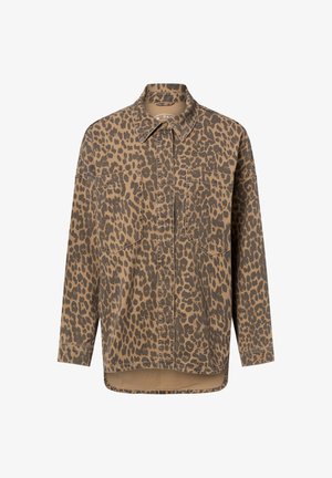 Chemise à imprimé léopard avec un fond beige, des manches longues, deux poches avant et une coupe décontractée et oversize. Fabriquée en tissu durable.