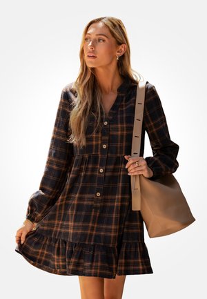 - Sukienka koszulowa