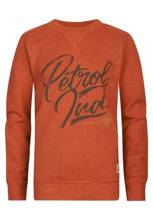 Pomarańczowa bluza wykonana z fakturowanej tkaniny, z czarnym nadrukiem graficznym z napisem "Petrol Ind" oraz prążkowanym, okrągłym dekoltem.