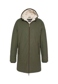 Parka vert olive avec fermeture éclair à l'avant, capuche et doublure en fausse fourrure. Comprend deux poches latérales zippées et un logo sur la manche gauche.