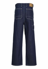 Temno modri jeans hlače širokega kroja z visokim pasom, štirimi žepi in kontrastnim šivanjem. Imajo blagovno znamko usnjeni znak na hrbtni strani.