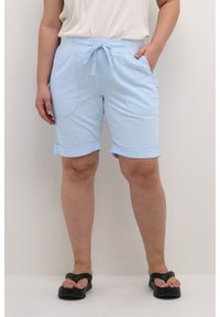 Lysblå bomulds shorts med en afslappet pasform, elastisk talje, snor og opsmøgede manchetter; har to forlommer.