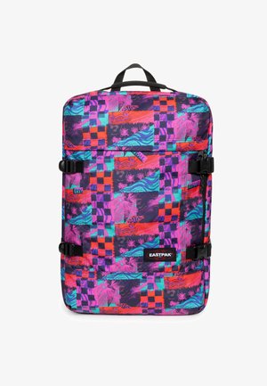 Rygsæk med livlige geometriske og blomsteragtige mønstre i lilla, pink, orange og teal. Stoffmateriale med justerbare spænder og håndtag.