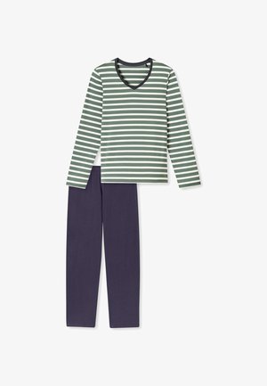 Maglietta a righe verde e bianca a maniche lunghe con scollatura a V; abbinata a pantaloni blu navy uniti. Tessuto morbido e elasticizzato, vestibilità casual.
