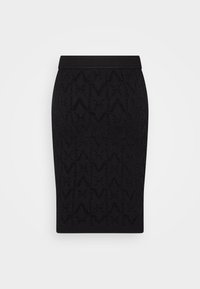 Zwarte knielange kokerrok met een gestructureerd herhalend "MK"-patroon en een geribbelde tailleband, weergegeven tegen een effen witte achtergrond.