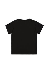 Camiseta de algodón negra con mangas cortas. Diseño de cuello redondeado y simple, sin elementos gráficos ni detalles adicionales. Textura suave.