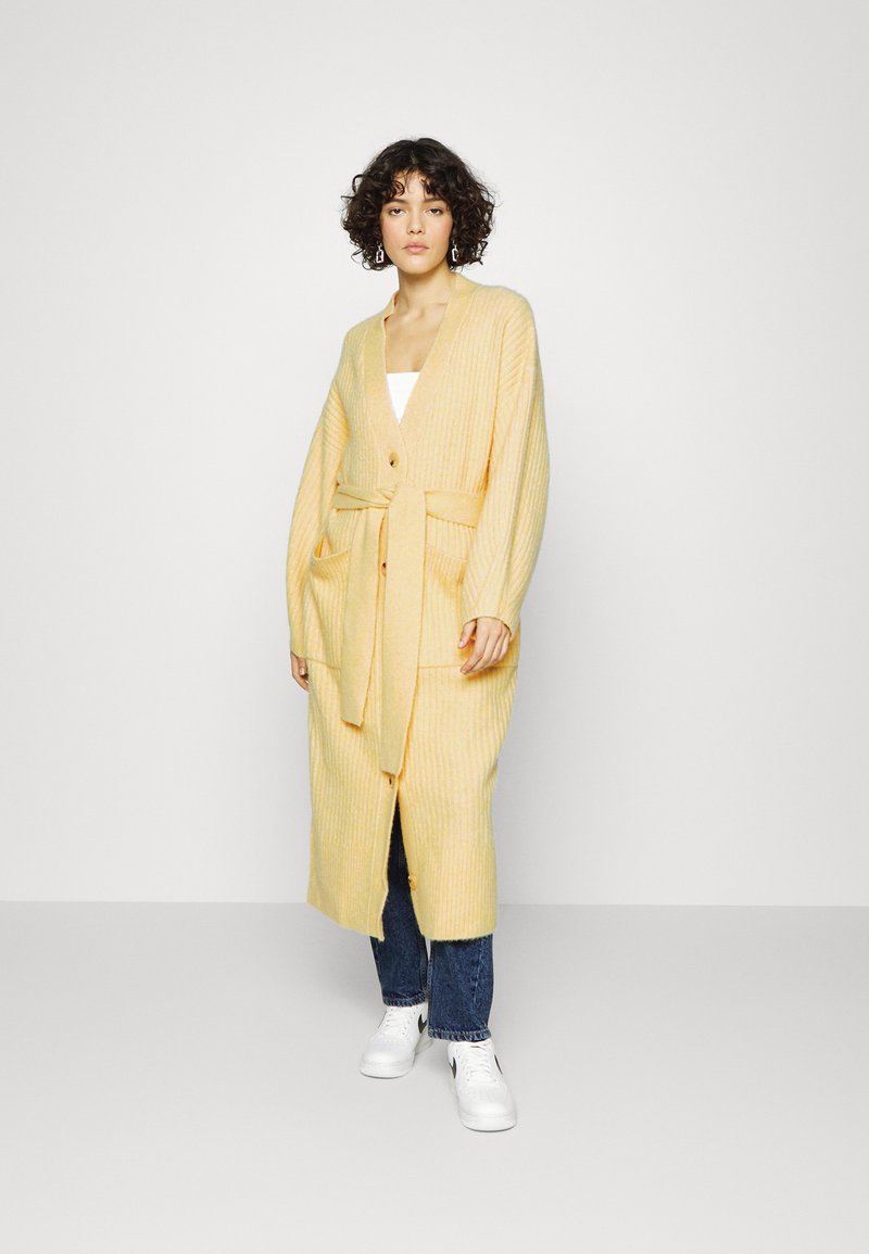 EDITED YULE CARDIGAN - Casaco de malha - rattan yellow