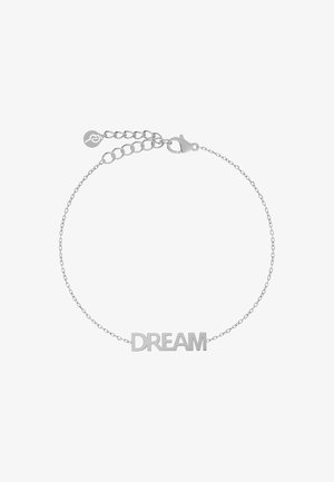 Sølvarmbånd med ordet "DREAM" i fede bogstaver, med en kæde der er forbundet og en hummerlås som lukning.