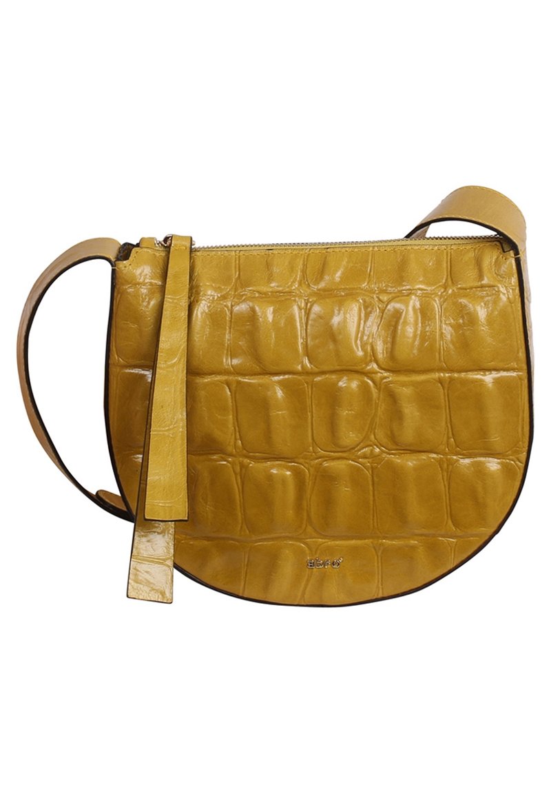 Borsa a tracolla gialla in pelle con una texture effetto coccodrillo, chiusura con zip e una cintura sottile. Presenta una silhouette arrotondata.