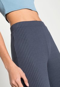 Pieces PCMOLLY PANTS - Calças - ombre blue