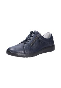 Scarpa in pelle blu navy caratterizzata da una finitura texturizzata, chiusura con lacci frontale e zip laterale. Suola in gomma con grip a motivo per una migliore aderenza.