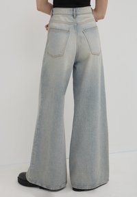 Calliope EFFETTO SABBIATO  - Jean flare - blu