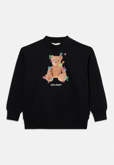 Μαύρο φούτερ με μακριά μανίκια με ένα αρκουδάκι περιτριγυρισμένο από πολύχρωμα αστέρια, καρδιές και φοίνικες, με το κείμενο "Palm Angels" από κάτω.