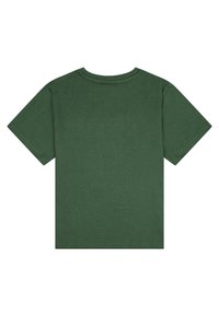 Camiseta de algodón verde con mangas cortas, cuello redondo y diseño liso. La vista trasera muestra una textura suave y un dobladillo limpio.