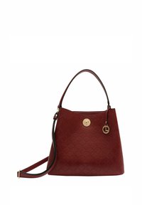 Rote Leder-Handtasche mit einem Diamantmuster, goldfarbener Hardware, einem runden Logo-Plakette und einem abnehmbaren Schultergurt.