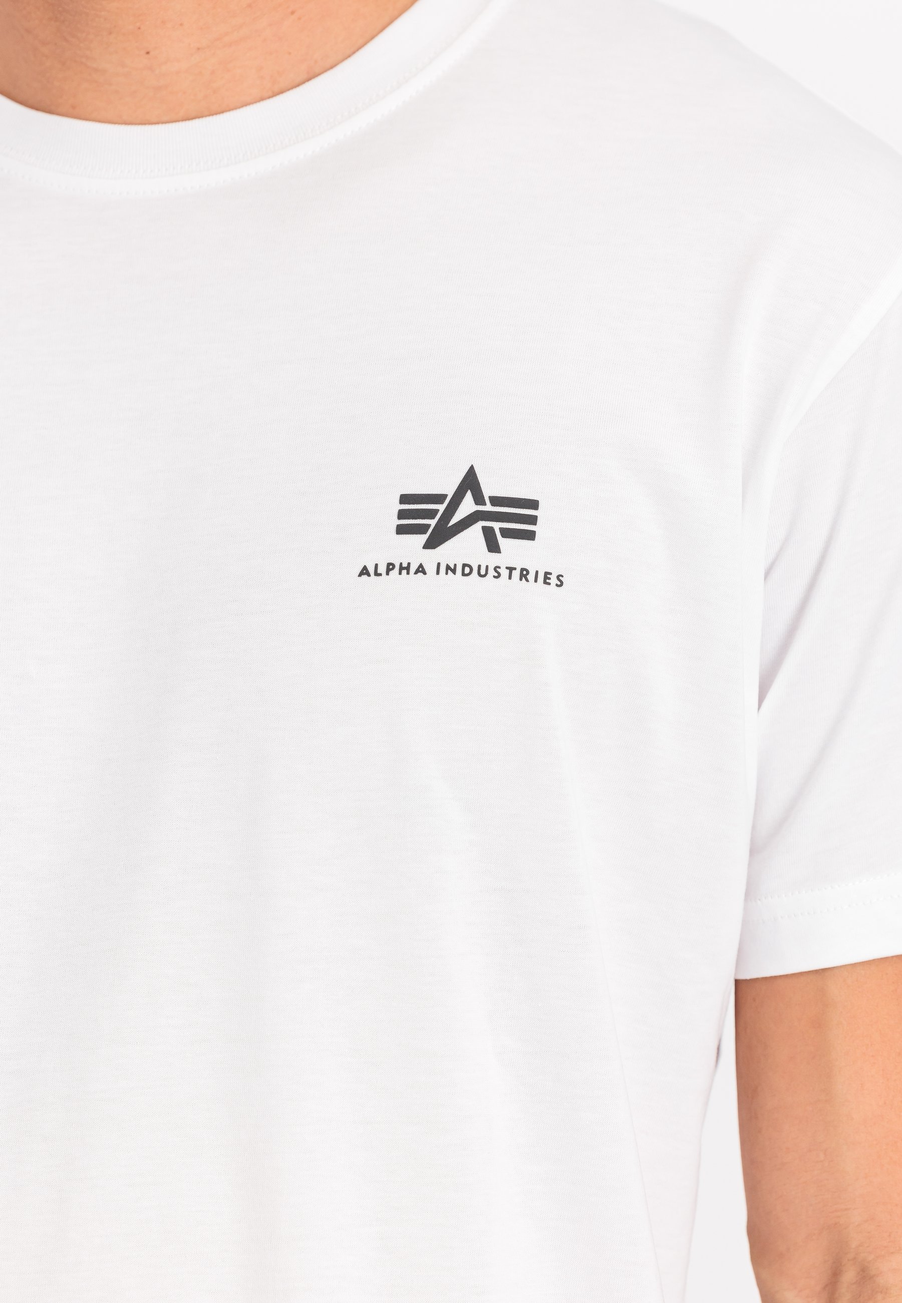 ALPHA INDUSTRIES Herren Basic T-Shirt Mit Kleinem Logo – Aus Weicher Baumwolle, Regular Fit