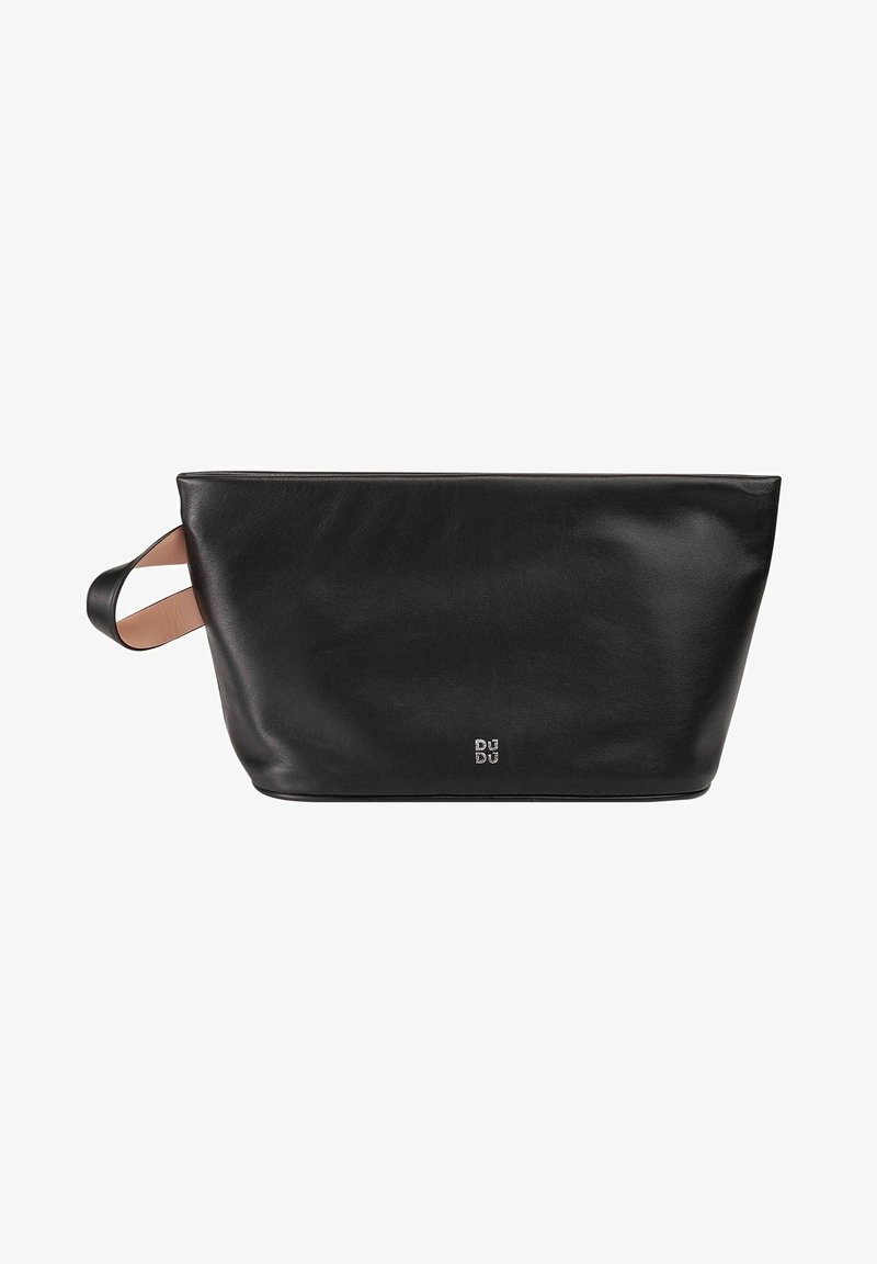 Sac fourre-tout en cuir noir avec une texture lisse, de forme rectangulaire large, un design minimaliste et une anse en cuir tan. Présente le logo de la marque à la base.