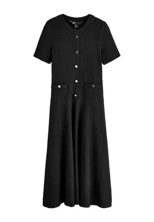 Schwarzes, strukturiertes Midi-Kleid mit kurzen Ärmeln, rundem Ausschnitt, vorderer Knopfleiste und zwei kleinen, mit Knöpfen verschließbaren Taschen an der Taille.
