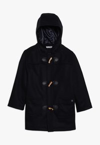 Cappotto blu navy con cappuccio, chiusure a fibbia, tasche laterali e fodera interna liscia. Realizzato in tessuto strutturato per garantire calore.