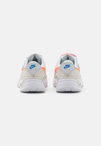 Nike Sportswear AIR MAX SYSTM UNISEX - Sneaker low - white/total orange/phantom/photon dust