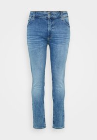 Vaqueros de mezclilla azul claro con corte ajustado, que cuentan con un diseño clásico de cinco bolsillos y un cierre de cremallera con botón. Acabado de lavado vintage.