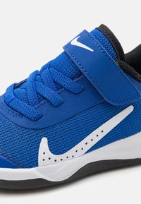 Nike Performance OMNI MULTI-COURT - Trainers - game royal/white/black