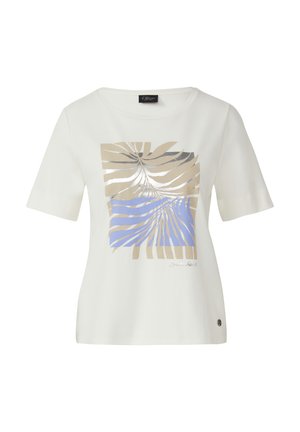 T-shirt en coton blanc avec un design graphique carré présentant des motifs de feuilles beiges, argentés et bleus. Manches courtes et col rond.