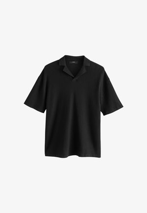 Chemise noire à manches courtes avec un motif en chevrons texturé, col en V et tissu doux. Présente une coupe décontractée et des détails minimaux.