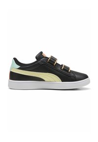 Sneaker sintetiche nere con striscia laterale gialla, cinturini in velcro, suola bianca e accentuazione verde menta sul tallone per un look atletico.