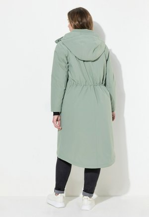 Lange, lichtgroene waterdichte jas met capuchon, elastische taille en twee zijzakken, met een gladde textuur en een volledige lengte.