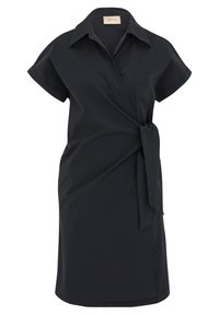 Schwarzes Wickelkleid mit kurzen Ärmeln, Kragen, Bindeband in der Taille und geradem Schnitt. Hergestellt aus glattem Stoff mit einfarbigem Design.