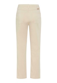 Pantaloni beige con vita aderente, gambe dritte e quattro tasche. Caratterizzati da cuciture minime e una piccola etichetta del marchio sulla vita posteriore.