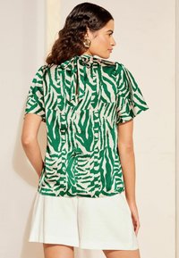 Friends Like These FLUTTER SLEEVE  - Bluse - green
