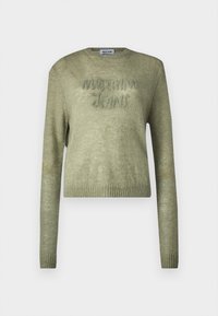 Maslinasto zeleni pulover od mekog materijala, s okruglim izrezom, dugim rukavima i vezom "Moschino Jeans" na prednjoj strani.