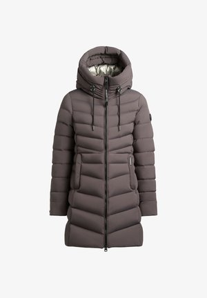 Pufová bunda v tmavošedej farbe, s vysokým golierom, nastaviteľnou kapucňou, zipsovým uzáverom a diagonálnym prešívaním so bočnými vreckami.