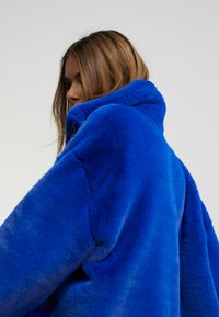 LOLA CASADEMUNT Mezisezónní bunda  - royal blue