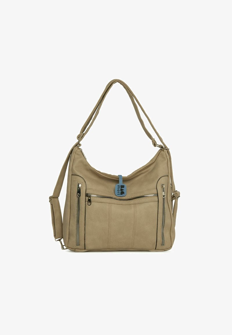 Sac à bandoulière beige avec double poignées, fermeture éclair supérieure, matériau synthétique texturé, poches avant zippées et une étiquette bleue décorative.