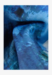 Unausgewählt, blue paint print