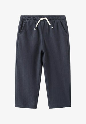 Tamnosive pletene hlače s elastičnim pojasom, bijelim vezicama i bočnim džepovima, prikazane na bijeloj pozadini.