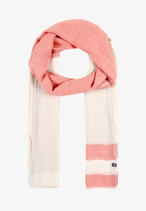 Bufanda bicolor en colores coral y crema, con rayas coral en un extremo y una pequeña etiqueta negra de la marca.