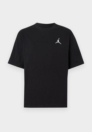 Melnas kokvilnas T-krekls ar īsām piedurknēm, uz kreisā krūškurvja baltā Jumpman logo. Apaļa apkakle, standarta piegrieziens un gluda tekstūra.