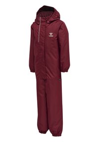 Bordeauxwaterdichte overall met ritssluiting, elastische manchetten en capuchon; voorzien van een logo en reflecterende details op de voorkant.